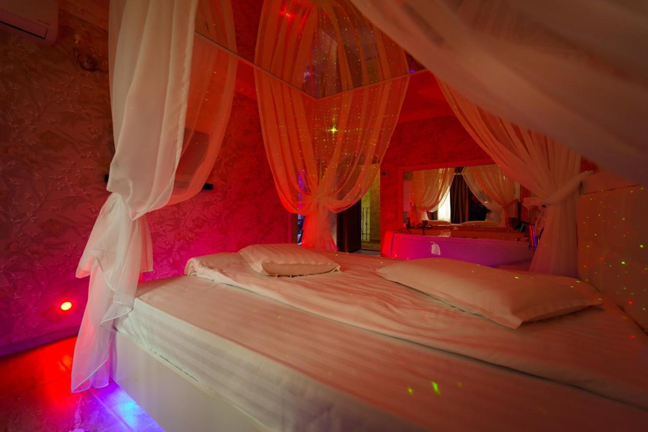 Anadi Hotel Boutique Only Adult ブラショフ エクステリア 写真