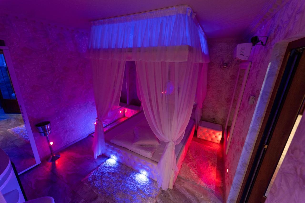 Anadi Hotel Boutique Only Adult ブラショフ エクステリア 写真