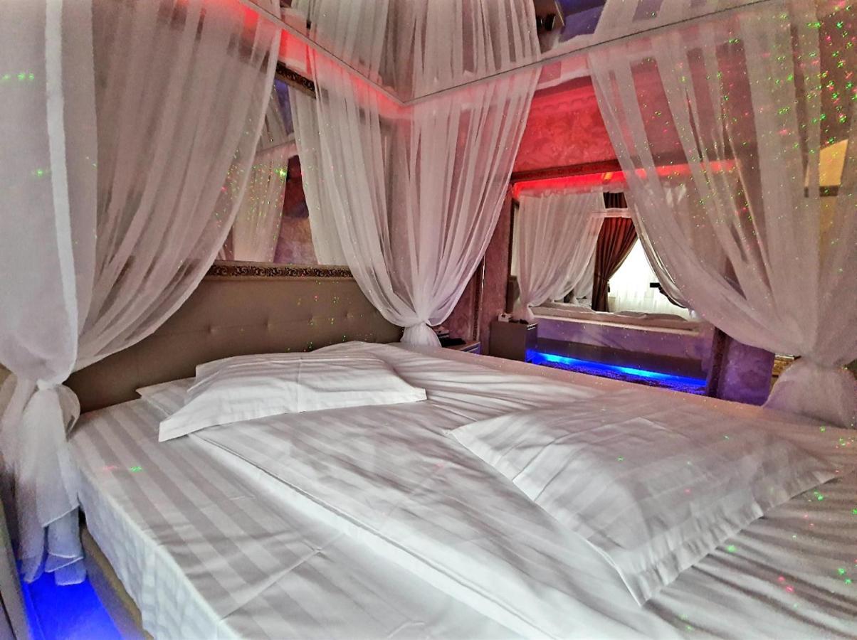 Anadi Hotel Boutique Only Adult ブラショフ エクステリア 写真