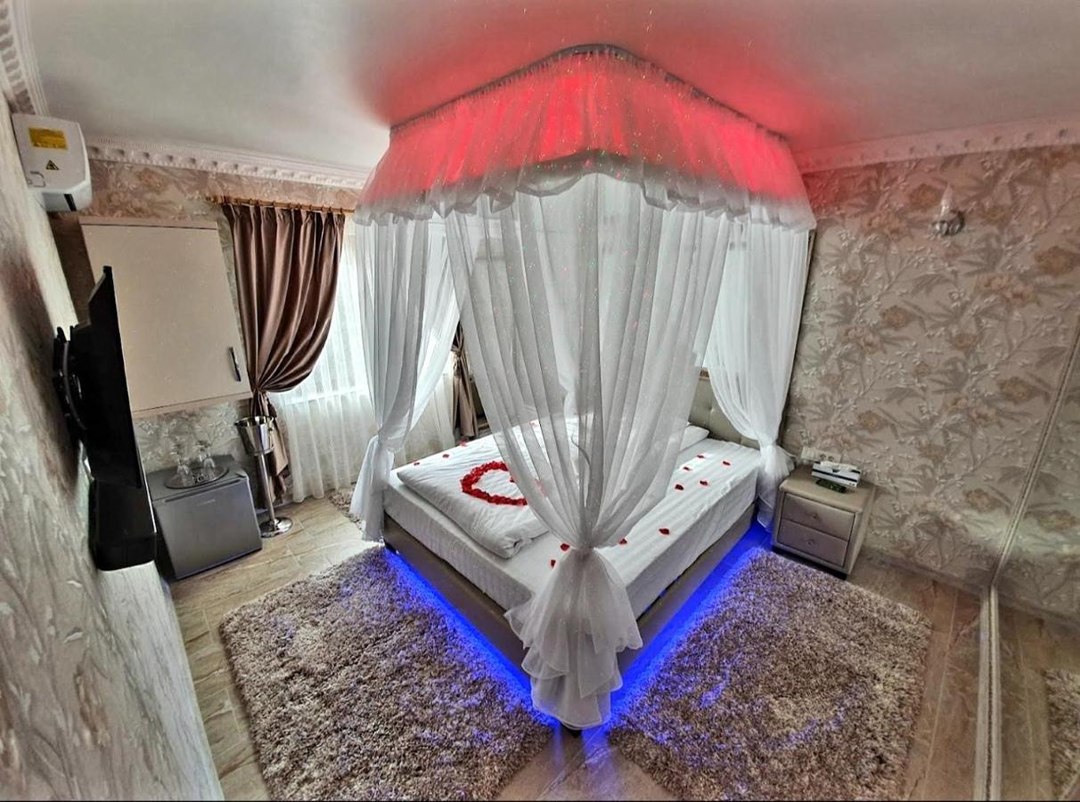 Anadi Hotel Boutique Only Adult ブラショフ エクステリア 写真