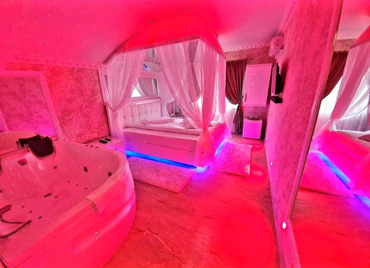 Anadi Hotel Boutique Only Adult ブラショフ エクステリア 写真