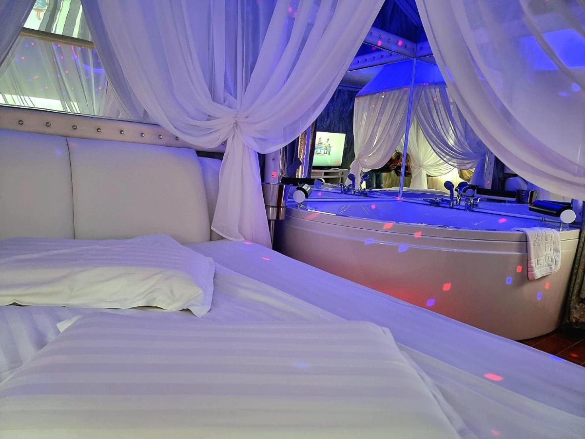 Anadi Hotel Boutique Only Adult ブラショフ エクステリア 写真