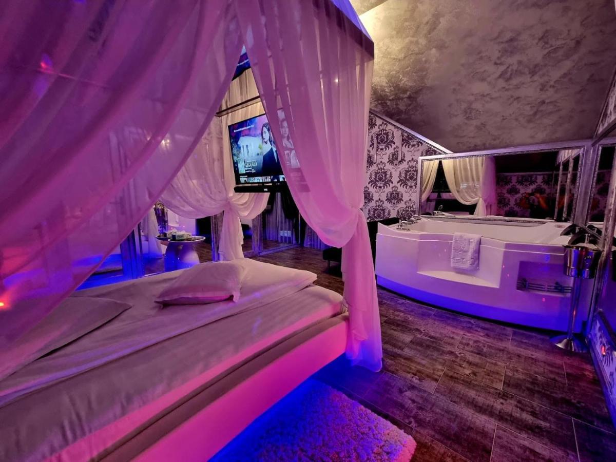 Anadi Hotel Boutique Only Adult ブラショフ エクステリア 写真