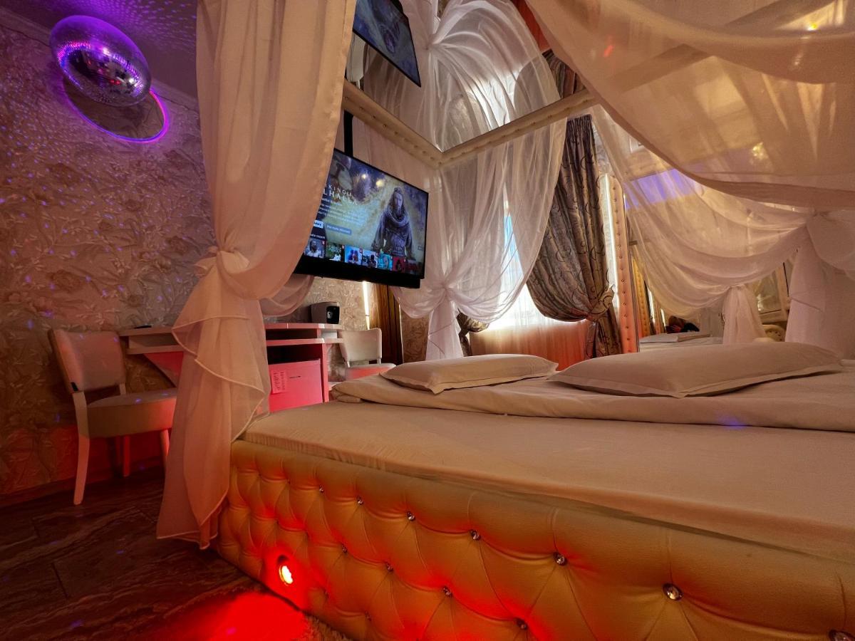 Anadi Hotel Boutique Only Adult ブラショフ エクステリア 写真