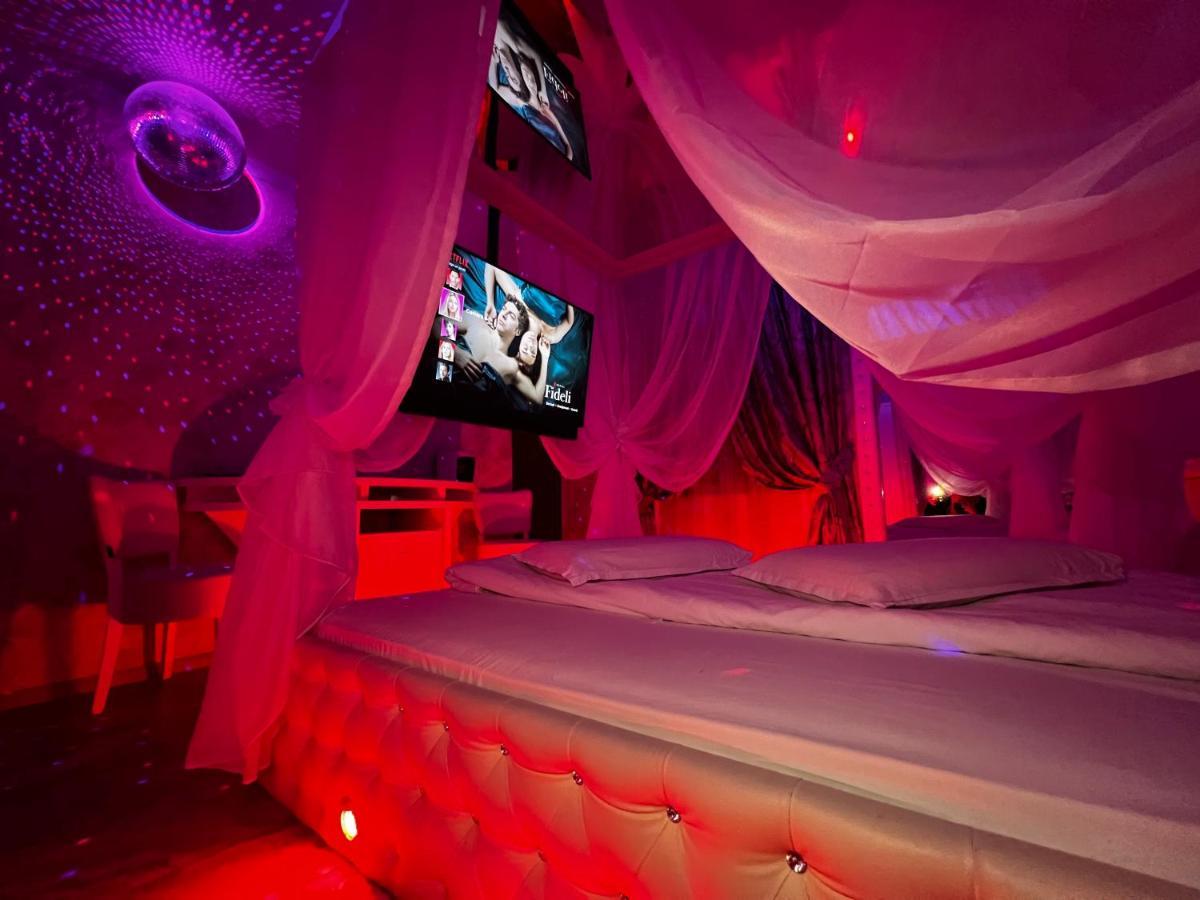 Anadi Hotel Boutique Only Adult ブラショフ エクステリア 写真